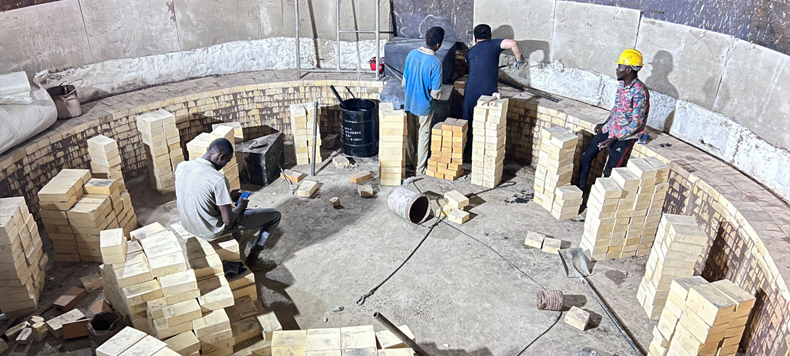 二氧化硅与炉用耐火材料：熔炉内衬材料的选择与应用